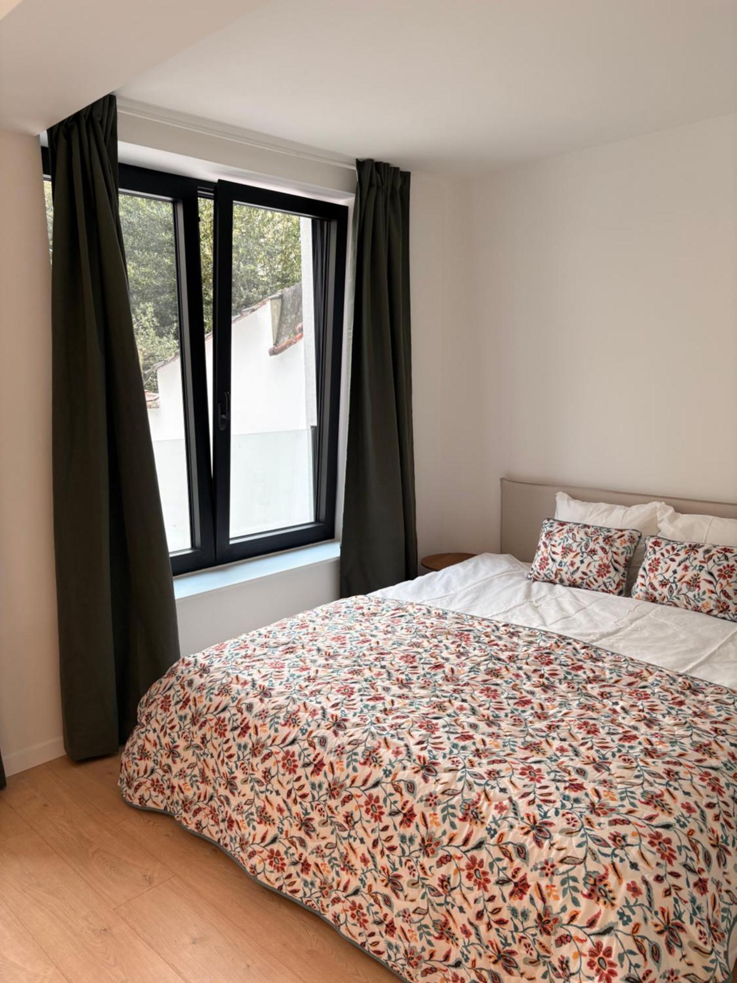 Gasthuis Spacious With Private Bathroom *