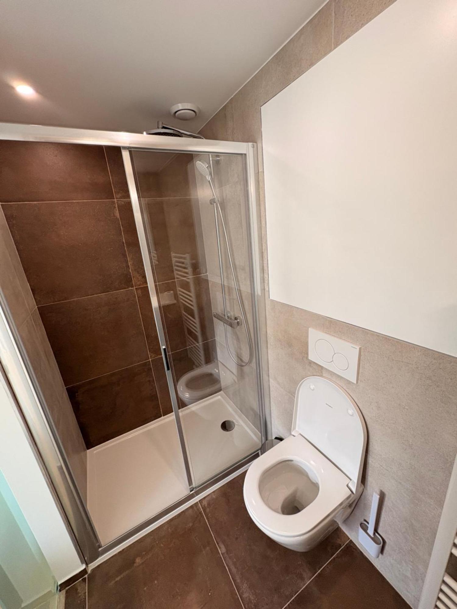 Spacious With Private Bathroom Maison d'hôtes Woluwe-Saint-Pierre